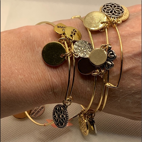 SET OF 3 BANGLES WITH INSPIRATIONAL CHARMS - Picture 3 of 8